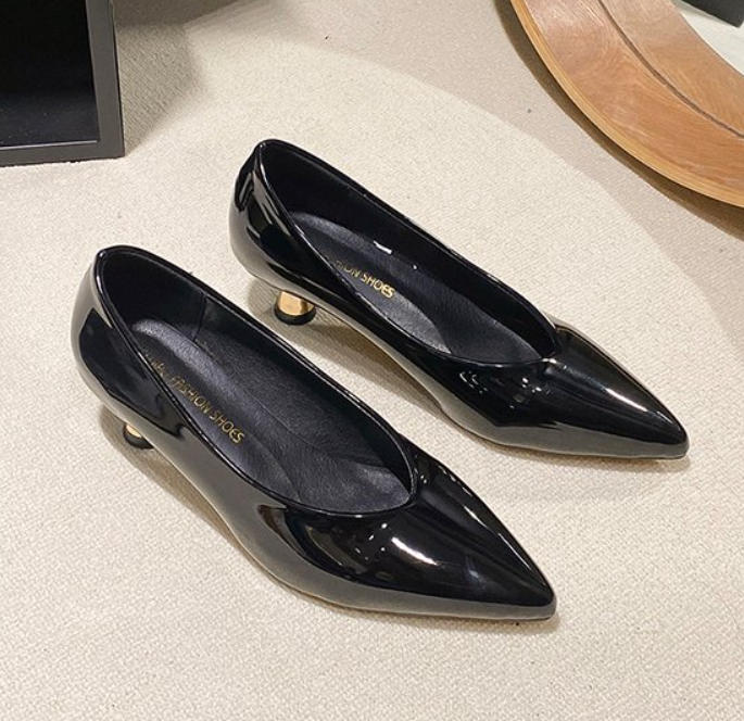 Новые дизайнерские туфли-лодочки на низком каблуке с острым носом для женщин, модные, мелководные, без застежки, весна-осень 2026, туфли на низком каблуке для вечеринки