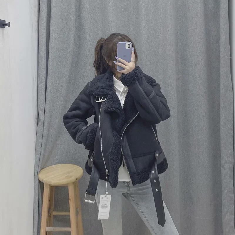 Женское черное замшевое мотоциклетное пальто кофейного цвета с большими лацканами и меховой подкладкой