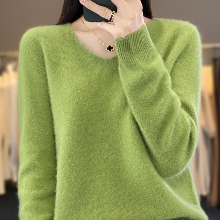 Women's V-Neck Wool Sweater: New Autumn/Winter Solid Color, Loose Fit, Versatile Style.