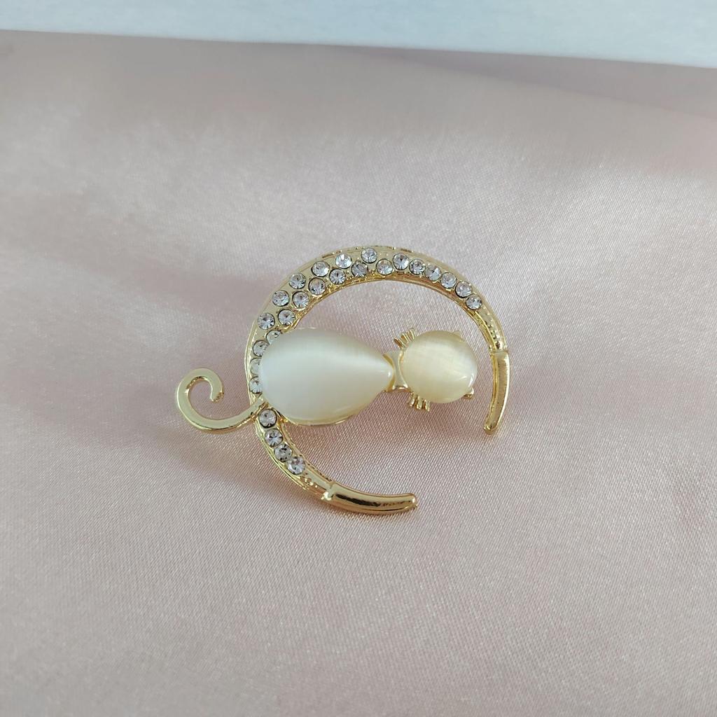 Light Luxury Niche Suit Corsage Cat'S Eye Stone Diamond Brooch, Fixed Clothes Accessories Moon Kitten Pin