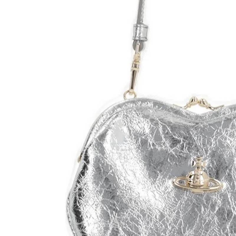 VIVIENNE WESTWOOD Иконичный логотип Сатурна с металлическим эффектом Сумка-тоут на плечо из козьей кожи Женские сумки Серебристый 4B01000CWL00ACQ401