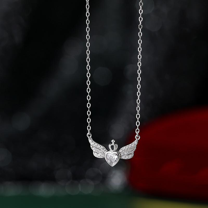 Jwer Vintage Gothic Heart Crown Angel Wings Pendant Necklace Women 'S Fashion Delicate Love Shaped Lockets Couple 'S Necklace