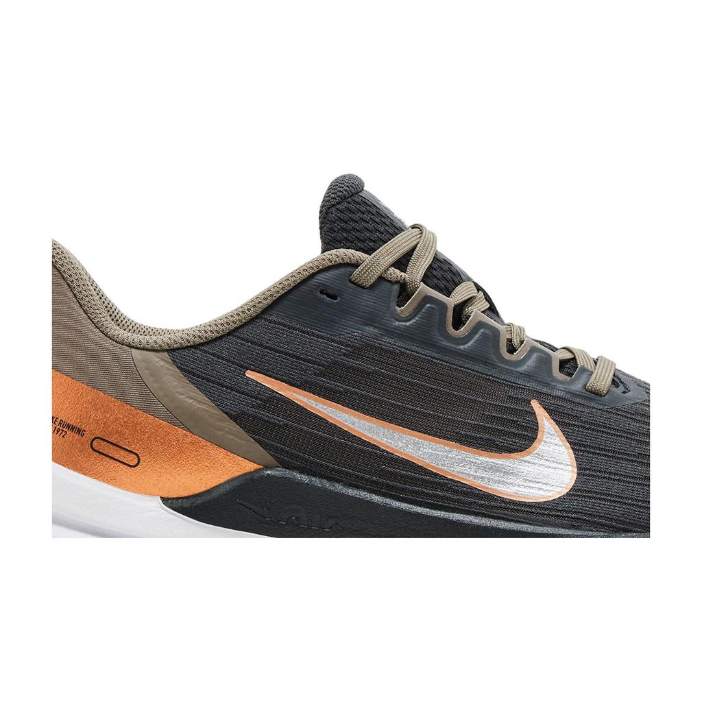 Nike Женские Air Winflo 9 'Серый Металлик Медь' (женские размеры) Беговые кроссовки темно-дымчато-серого / оливково-серого / металлического медного / металлического серебристого цвета