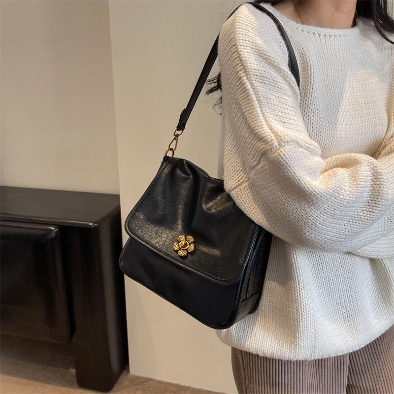 Сумка-подмышка премиум-класса для通勤 женщин 2025 осень и зима большая вместимость корейская версия ретро мода вощеная кожа на плечо