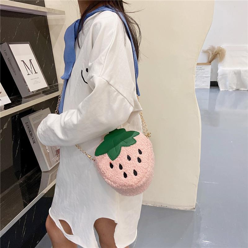 Kindergarten Girls Fashionable Plush Strawberry Chain Bag 2023 Soft Breathable Wearresistant Coin Purse