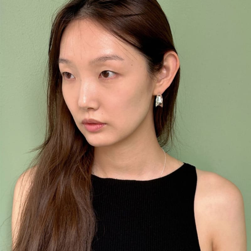 Pinaf Curved leaf earring