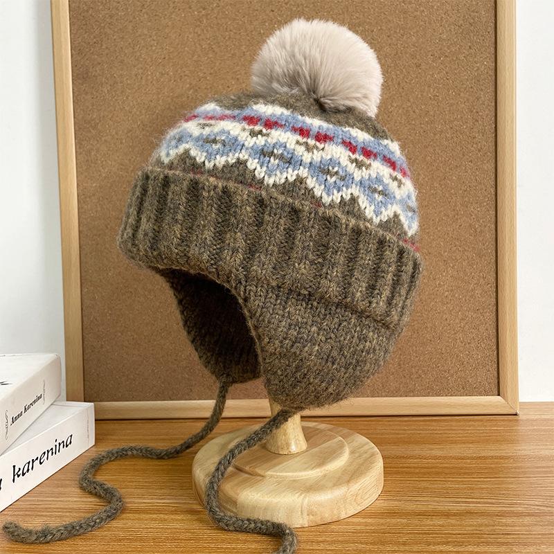Корейская шерстяная шапка для женщин с ретро-узором, осенне-зимняя, утолщенная, теплая, с защитой ушей, завязками, милым меховым помпоном, вязаная шапка-ушанка
