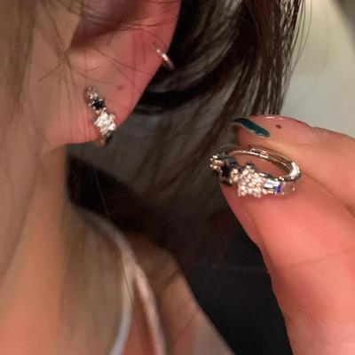 Изысканные серьги-звездочки с микроинкрустацией цирконием — модный, универсальный и стильный женский аксессуар