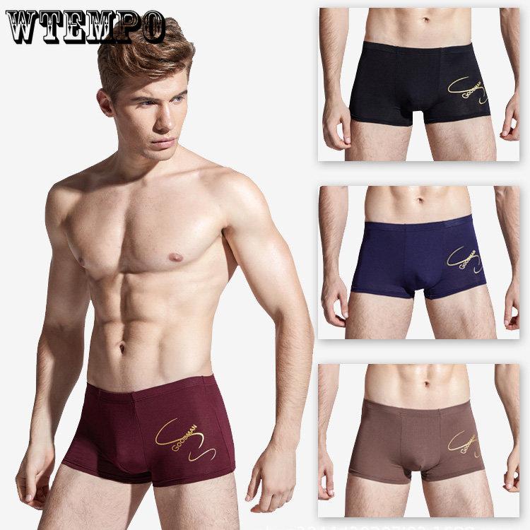 Мужские спортивные трусы-боксеры из 4 предметов. Удобные и дышащие трусы-боксеры большого размера с принтом.