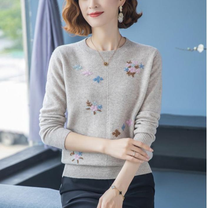 Весна Осень Женский свитер с круглым вырезом Вышитый свободный трикотажный свитер больших размеров Трикотажный топ с эластичным вязанным узором