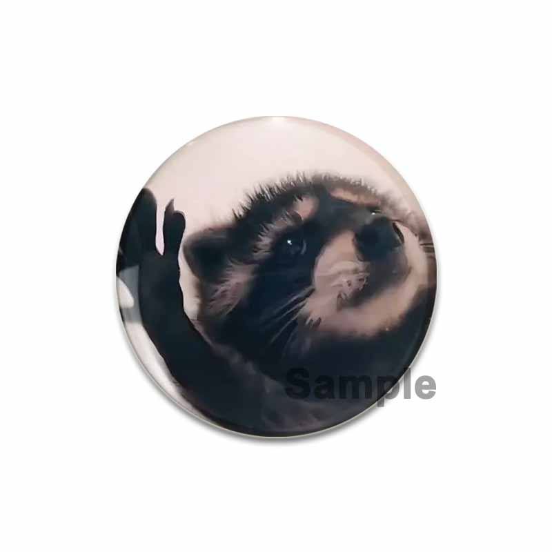 32/44/58 мм милые значки аниме-сериала забавный значок кота енота интересные мультяшные животные броши рюкзак одежда подарок аксессуар