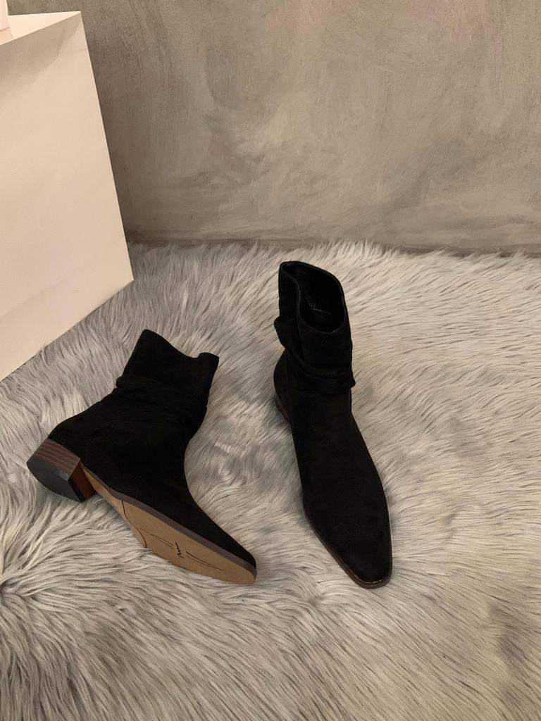 Замшевые короткие сапоги на низком каблуке, новые маленькие остроносые корейские сапоги-рыцари со складками на голенище, универсальные короткие сапоги осень 2025