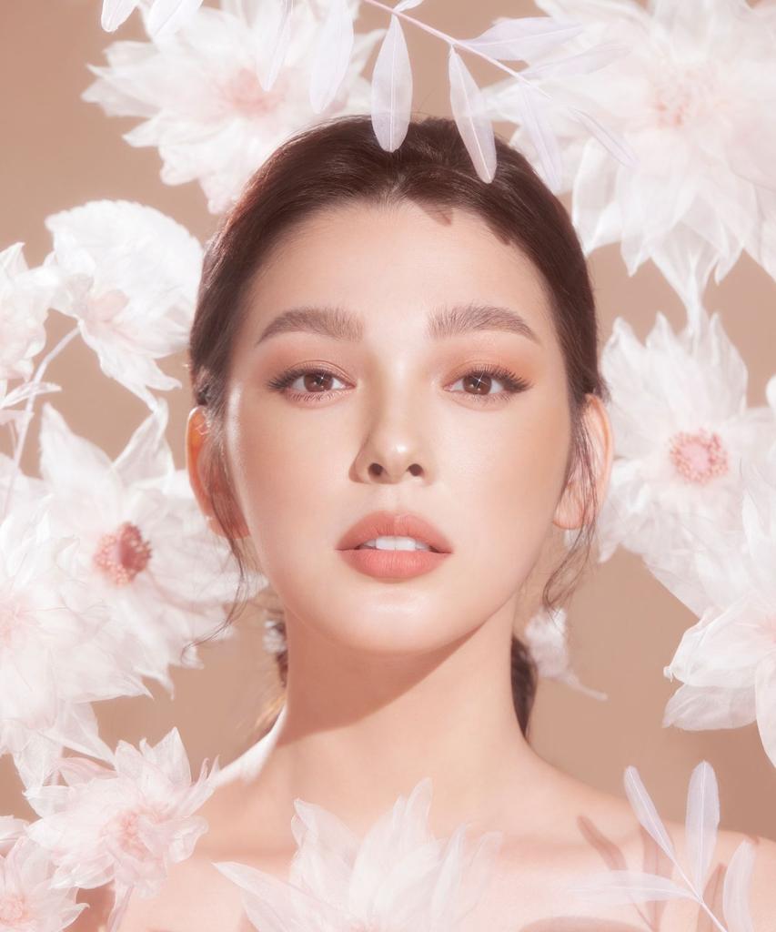Палетка Garden of Light из коллекции Blooming Edition