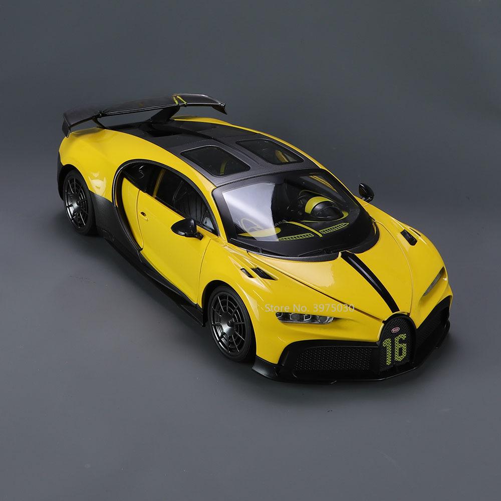 1/18 Bugatti Sports Car Model Toy Alloy Diecast Simulation Toys Vehicle with Sound and Light Rubber Tires Collection Toys for Boys Gifts