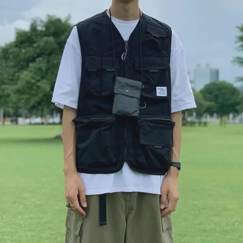 Модный жилет без рукавов унисекс с множеством карманов — осень 2023 г. в корейском и японском стиле