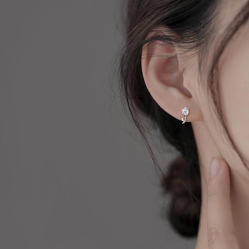 Серьги-тюльпаны. Нишевый дизайн для женщин. Легкие роскошные серьги для нового лета.