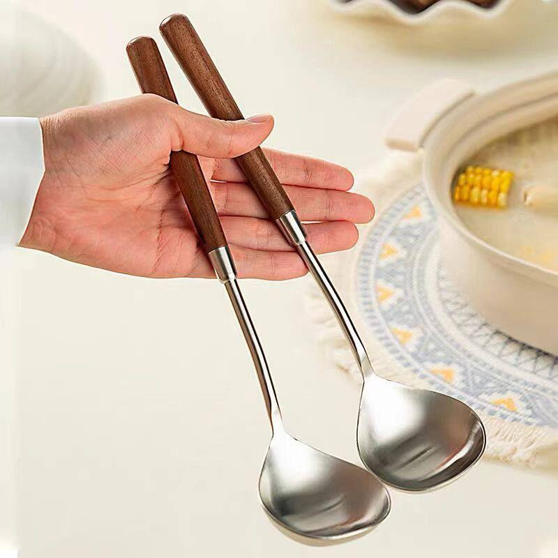 304 Stainless Steel Spoon with Retro Walnut Handle, Japanese-Style Household Soup Spoon, High Aesthetic Value, Restaurant Hot Pot Spoon