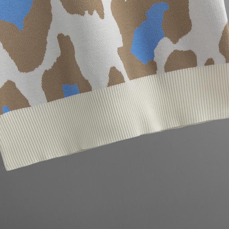 Осенне-зимнее женское длинное трикотажное платье с высоким воротником и леопардовым принтом