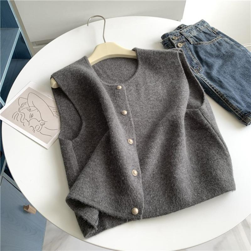Autumn and Winter Fashion Suit Women's Semi-turtleneck Stacked Knitted Sweater with Small Gold Buckle Cardigan Vest Jacket Vest
