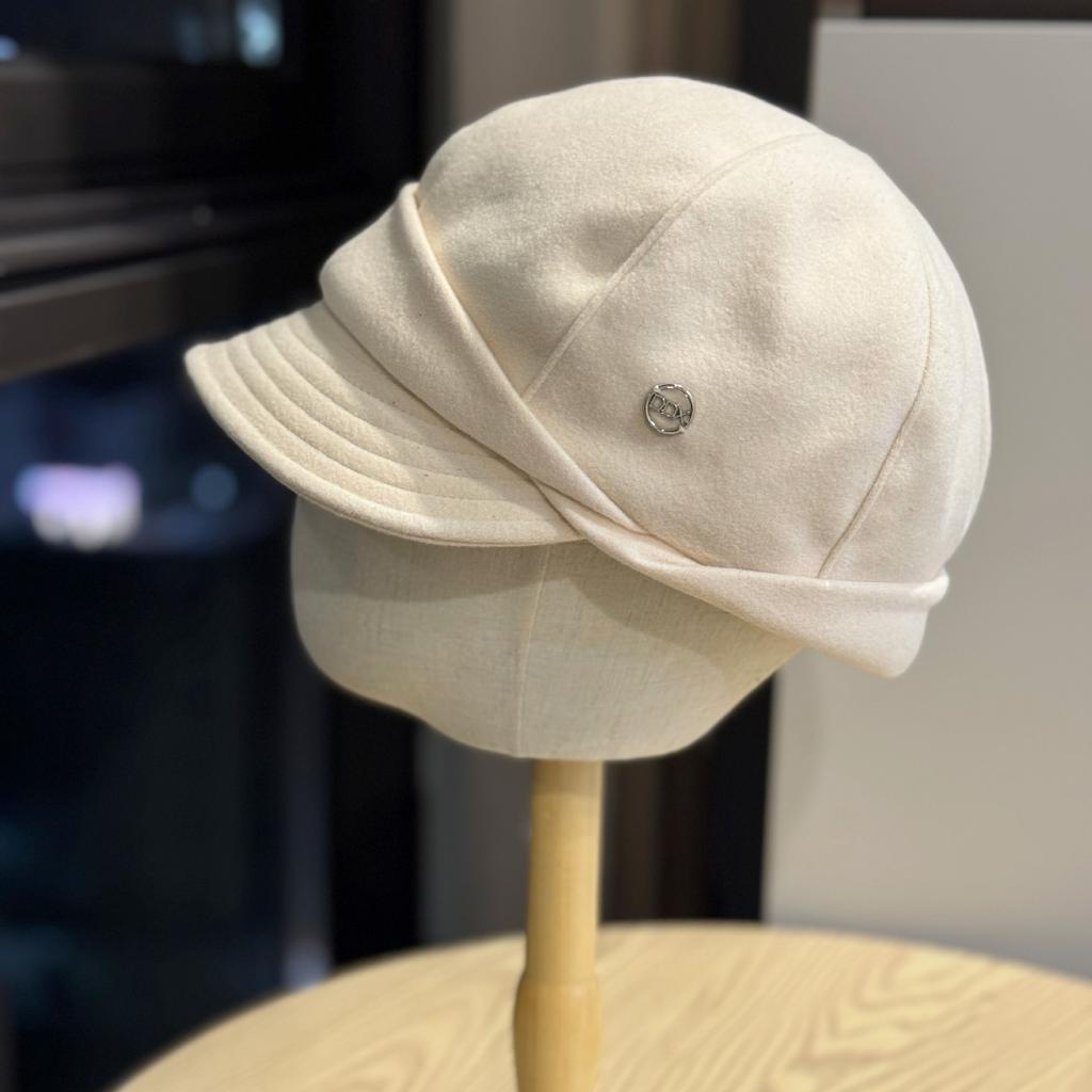 Новый стиль шерстяная кепка с утиным козырьком для женщин Модная и универсальная шляпа художника для путешествий на открытом воздухе Маленький ветрозащитный и теплый берет, подчеркивающий лицо