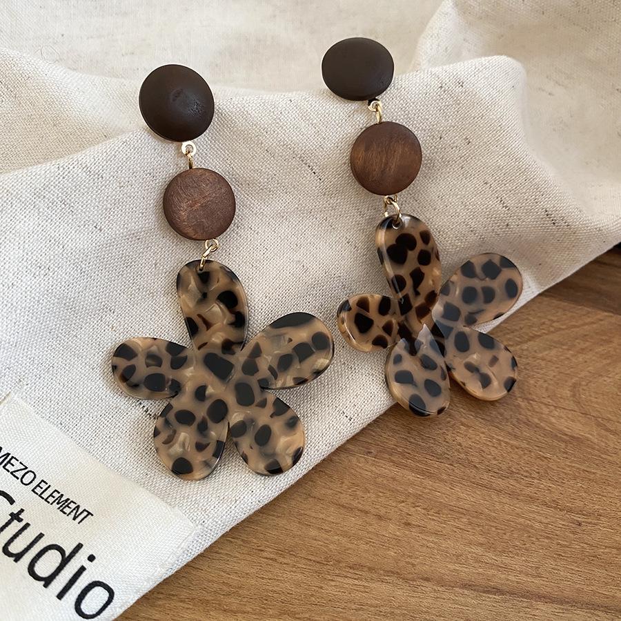 Серьги-гвоздики с цветочным леопардовым принтом из смолы - Ретро-дизайн с серебряной иглой