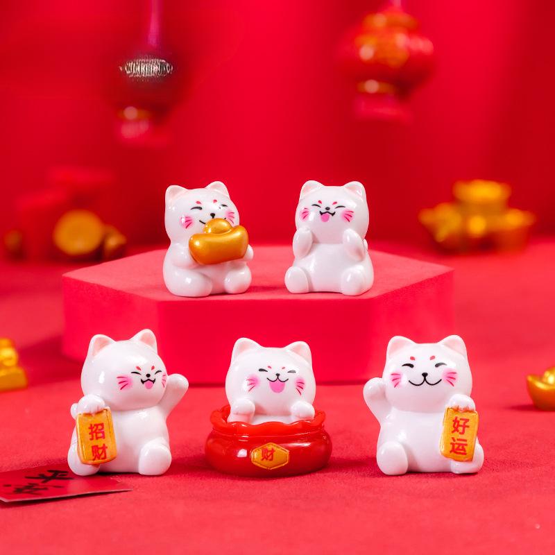Micro Landscape Decoration for Good Luck and Fortune Cat Resin Crafts Car Cat Decoration Tabletop Home Decoration