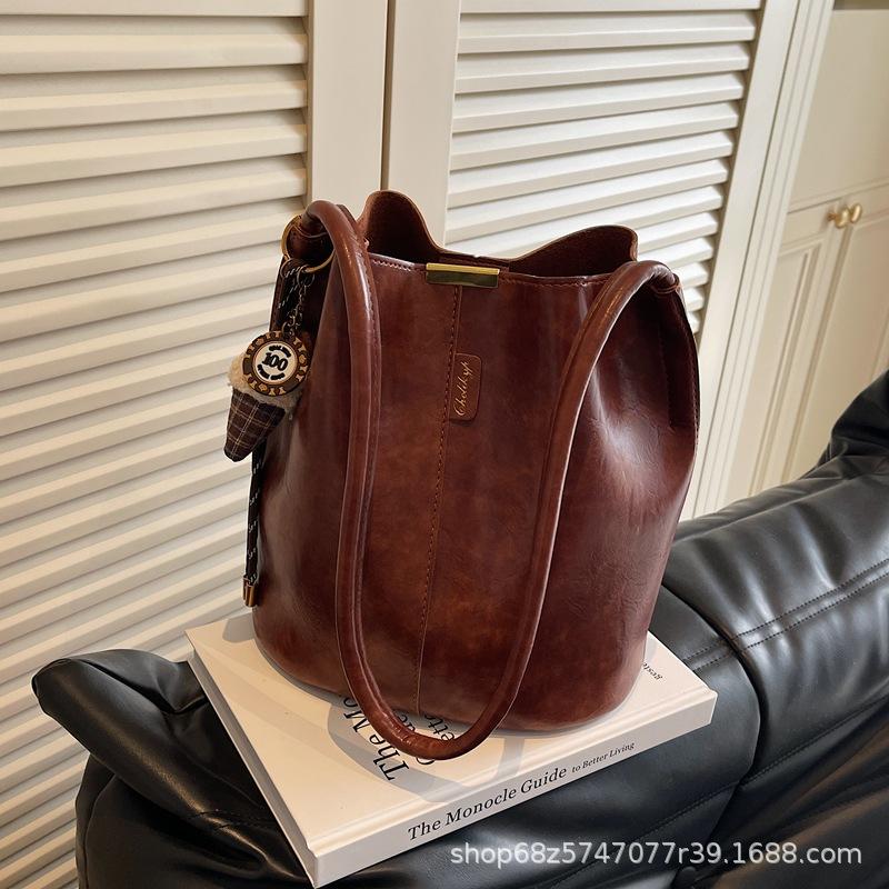 Manufacturer Trend 2025 New Winter Casual Fashion Bucket Vintage Shoulder Bag Versatile Armpit Handbag