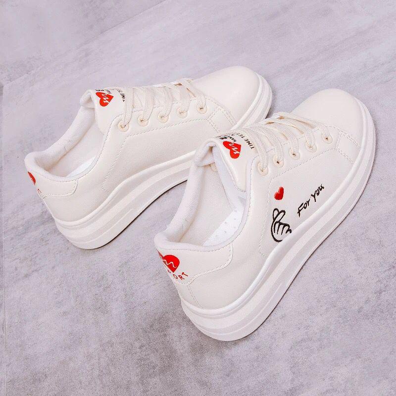 Лёгкие женские кроссовки