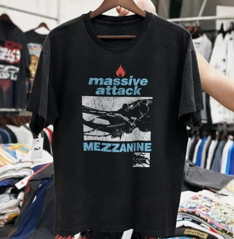 Черная футболка-репродукция с туром Massive Attack '1998 Mezzanine'