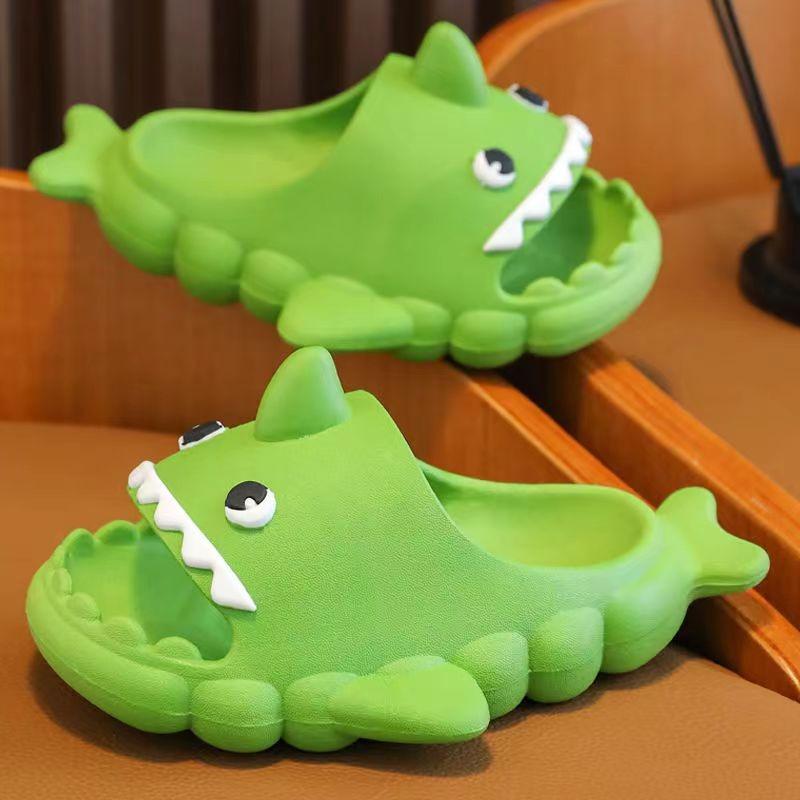 Новое летнее поступление, тапочки с изображением акулы, детские шлепанцы с героями мультфильмов, пляжные тапочки для маленьких мальчиков и девочек, домашние тапочки, детская обувь
