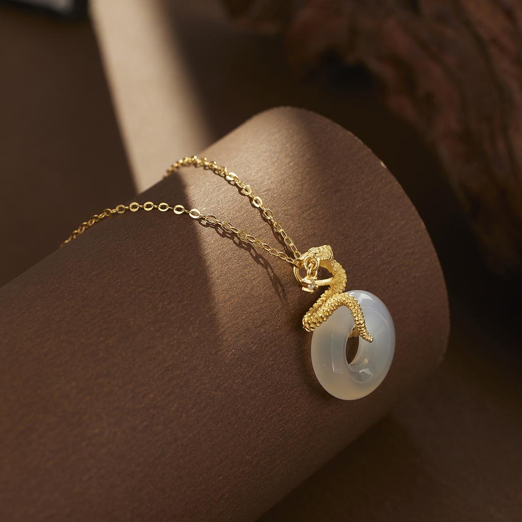 S925 стерлингового серебра натуральный халцедон с высоким содержанием льда змея пряжка ожерелье пончик кулон ключица цепочка мода