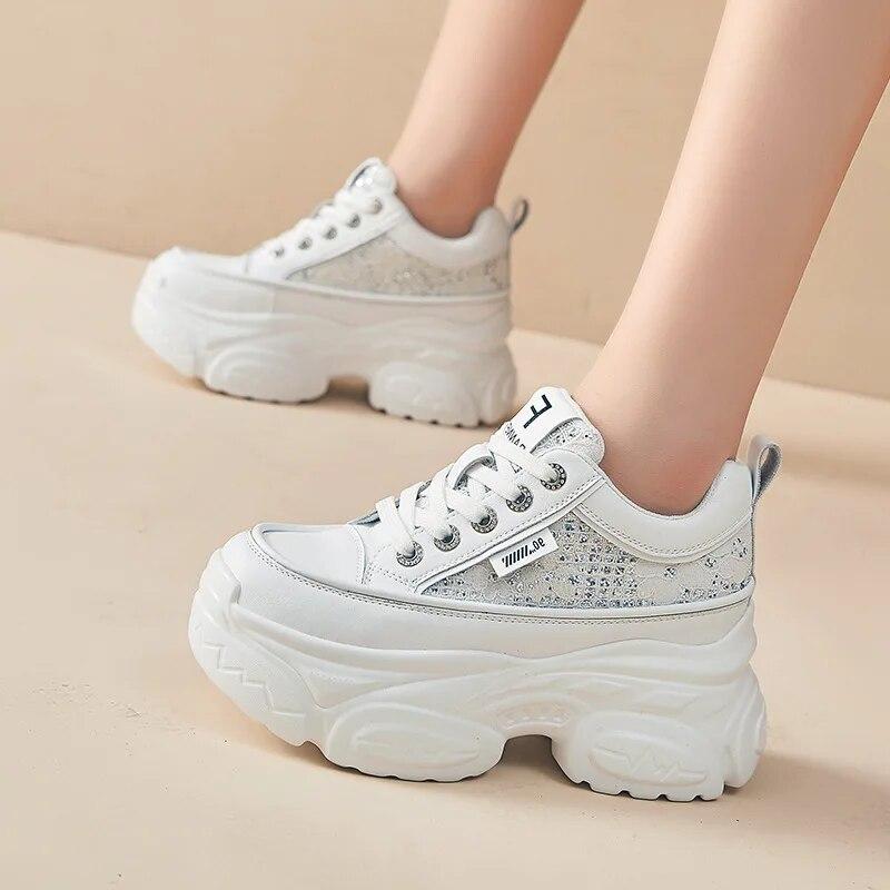 Fujin Сандалии из синтетической кожи с воздушной сеткой, 8 см, вулканизированный скрытый каблук и платформа, блестящие массивные кроссовки на танкетке, летняя женская обувь на полой основе