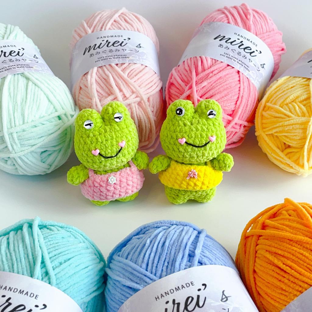 Millais Amigurumi 50 г мотка пряжи для вязания крючком, набор из 8 мотков, примерно. Мяч, 135м, (Конфеты)