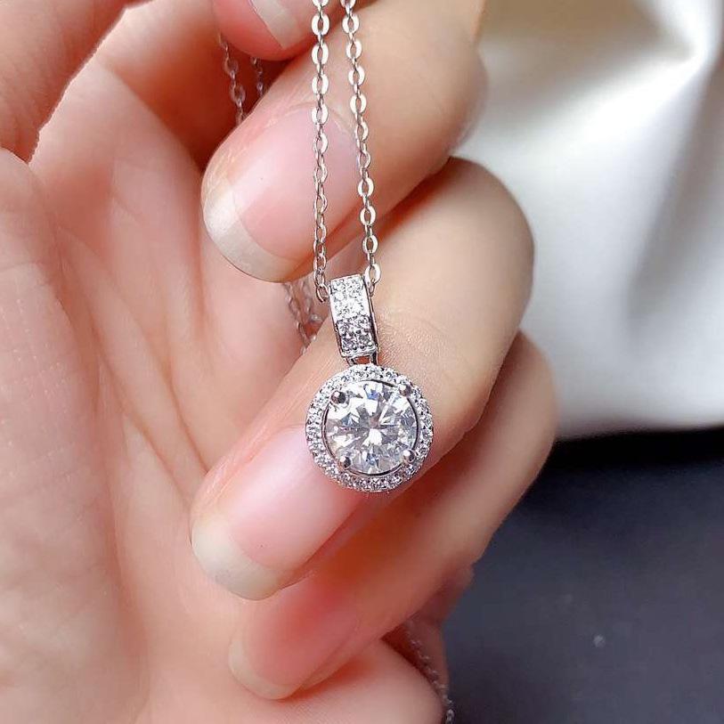 Fashion Luxury Eight Hearts and Eight Arrows Round Bag Pendant Necklace Female Clavicle Chain Jewelry