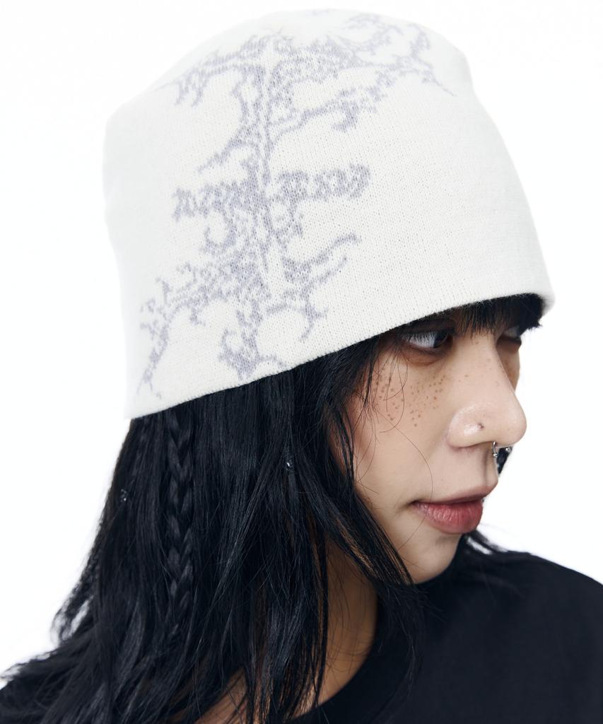 Готическая графическая шапка AAKAM (белый)