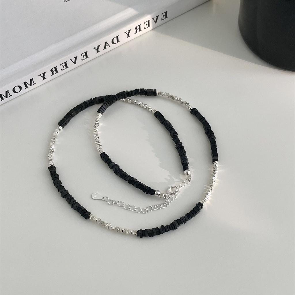 Ожерелье из стерлингового серебра 925 пробы с серебряным сердечком, женское, легкое, роскошное, нишевое, холодного черного и белого цвета, подходящая по цвету цепочка на ключицу, высококачественная цепочка на шею
