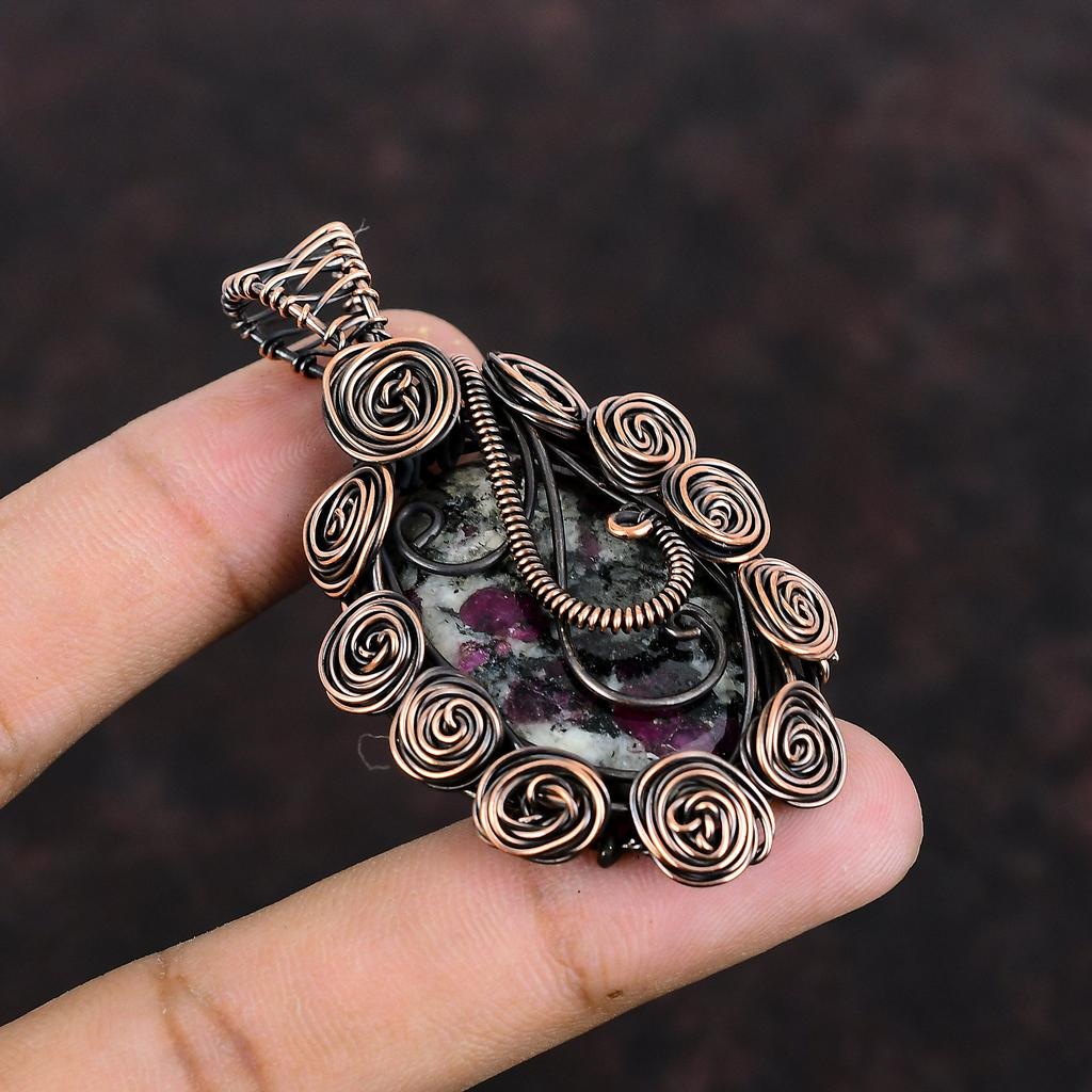 Подвеска из эвдиалита, подвеска из медной проволоки, подвеска из драгоценного камня, подвеска из медной проволоки, ювелирное изделие ручной работы, подарок для него, уникальные дизайнерские подвески