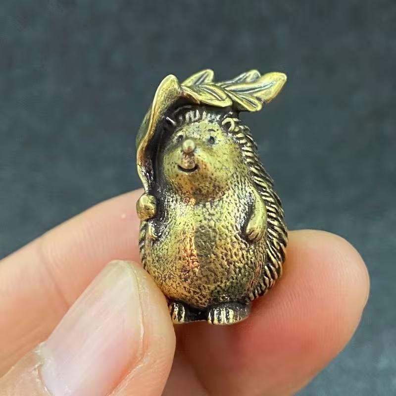 2pcs Brass Hedgehog Figurines with Leaf And Flower/Collectible Statue/Cute Home Desktop Office Bookshelf Decoration/Ideal