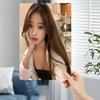 Hisun Жестяная вывеска HD Металлическая жестяная вывеска Красивая азиатская девушка в белой рубашке Повседневный портрет селфи в помещении Настенное искусство Декор
