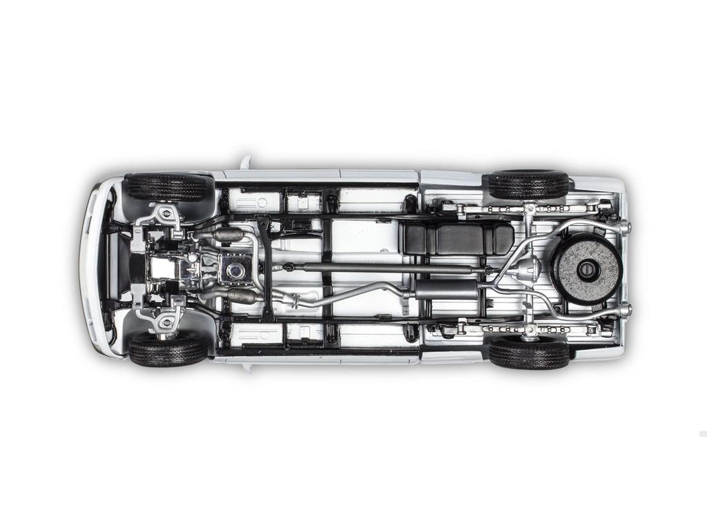 Америка Revell Масштаб Chevrolet Silverado Кастомный пикап Пластиковый набор-модель 14538 1/25 '99 (Предварительно окрашенный)