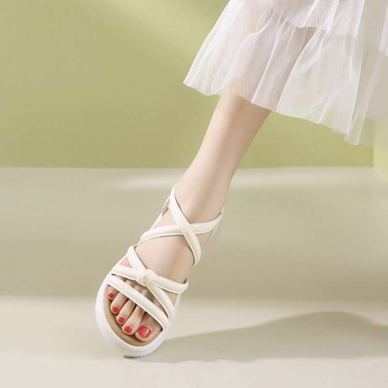 Повседневные сандалии женские 2025 новая летняя обувь толстая подошва не устают ноги с юбкой темперамент универсальные римские пляжные туфли