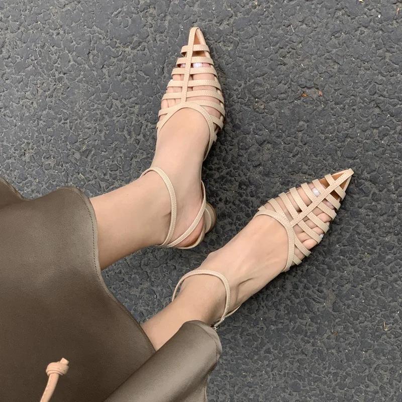 Модные женские сандалии НОВЫЕ ретро-острые полые средние каблуки толстые каблуки Baotou Модные сандалии женская обувь zapatos de mujer сандалии женские