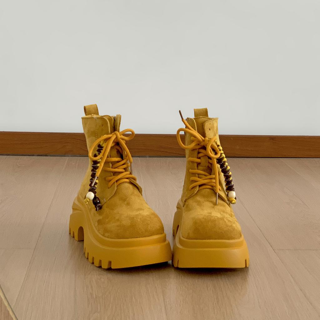 Желтые ретро ботинки Мартин на толстой подошве, увеличивающие рост, в британском стиле, женские, новые летние 2025 года, высококачественные тонкие короткие ботинки
