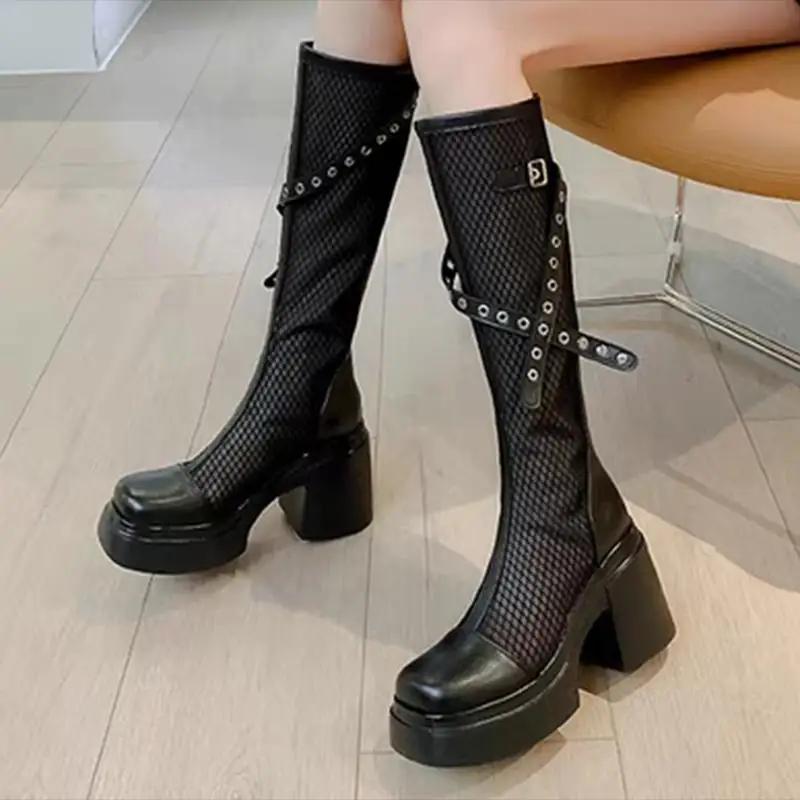 Сетчатые Дышащие Летние Ботильоны на Колено Женские с Квадратным Носком на Массивной Платформе с Декорацией Пряжкой Ремня Ботинки Сексуальные Туфли на Высоком Каблуке