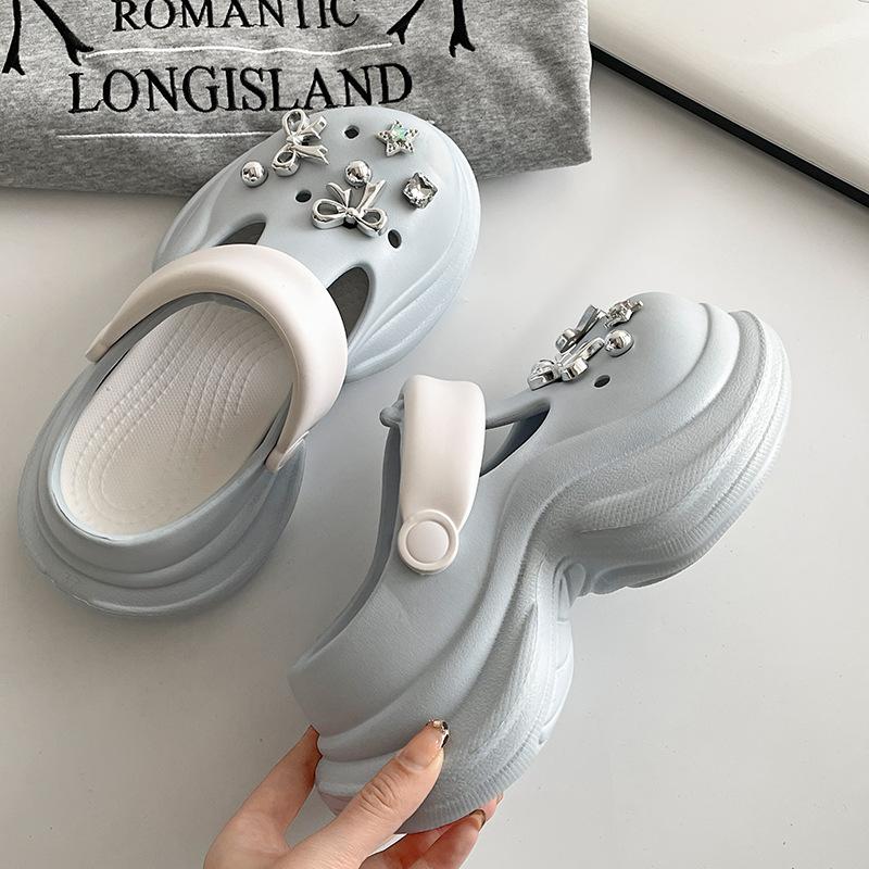 One Foot Steps On Shit Feeling Thick-soled Hole Shoes Women's 2025 New Summer Wear Non-slip Soft-soled Heightening Bag Head Slippers