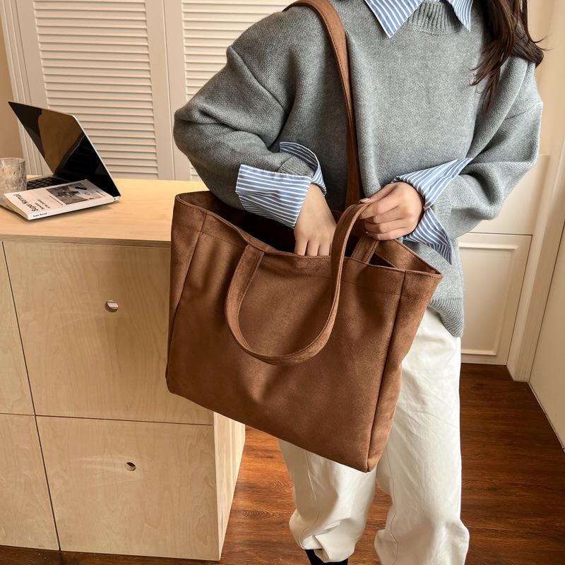 Вместительная замшевая сумка-тоут женская 2025 новая осенне-зимняя повседневная сумка на плечо сумка для покупок сумка-подмышка для通勤