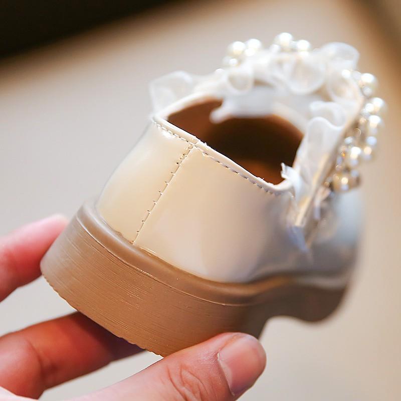 Весенне-осенние детские кожаные туфли для девочек, свадебные туфли на день рождения с жемчугом, одинарные туфли, детская обувь принцессы черного, бежевого цвета