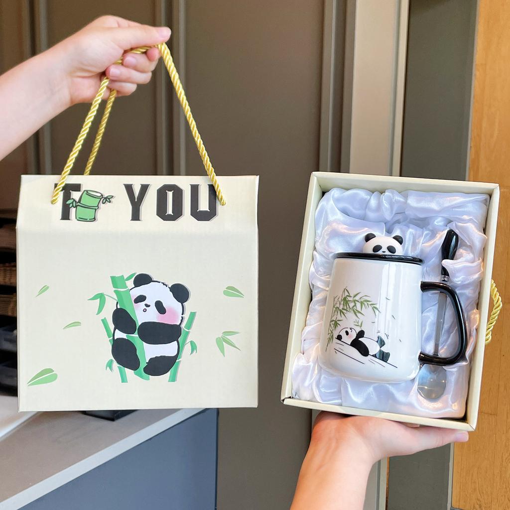 Кружка с крышкой и ложкой 2025 новая кружка с пандой для женщин сувенирная керамическая чашка для воды чашка для кофе