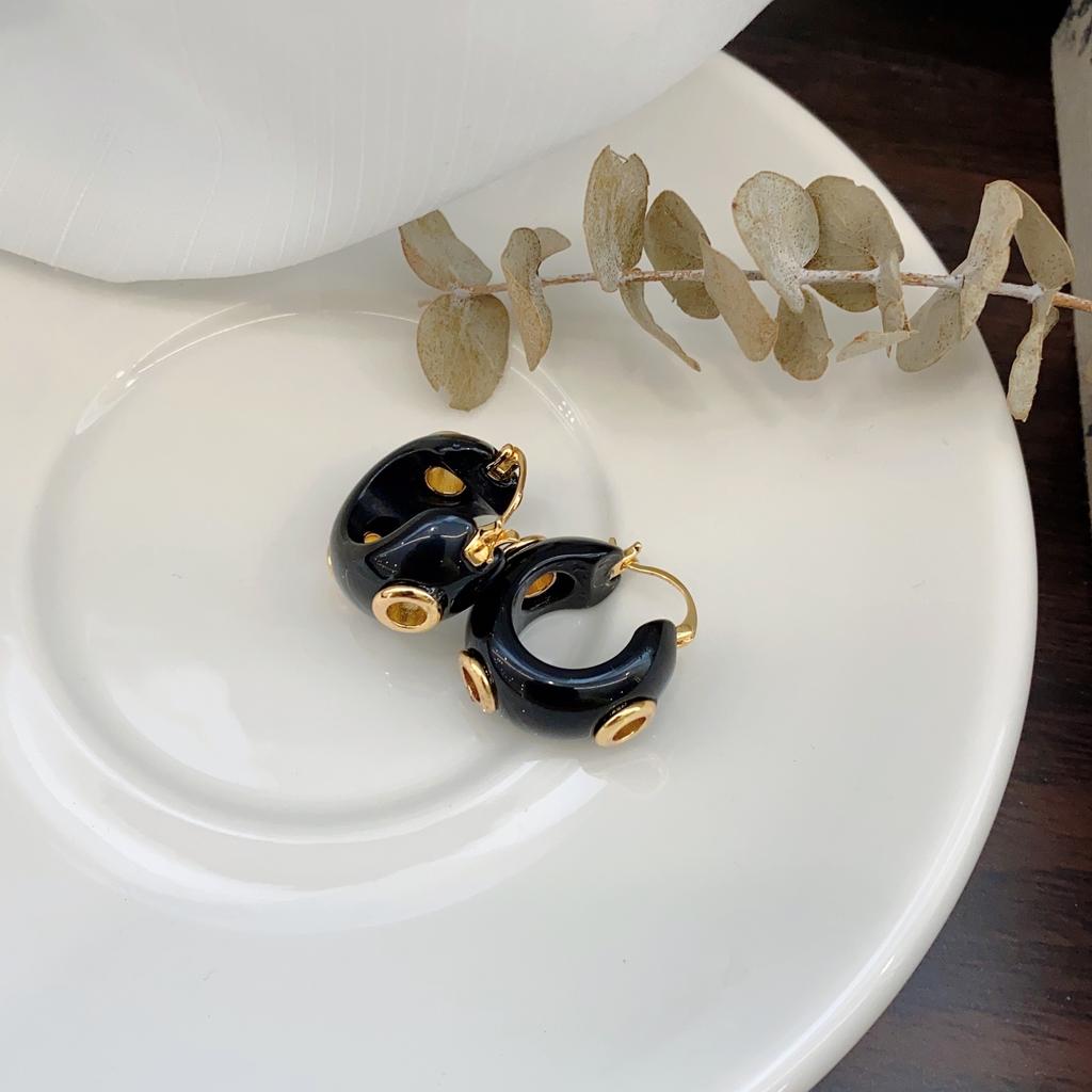 Блогер в стиле ретро с тем же стилем, модные серьги из смолы и металла, серьги, трендовая французская элегантность