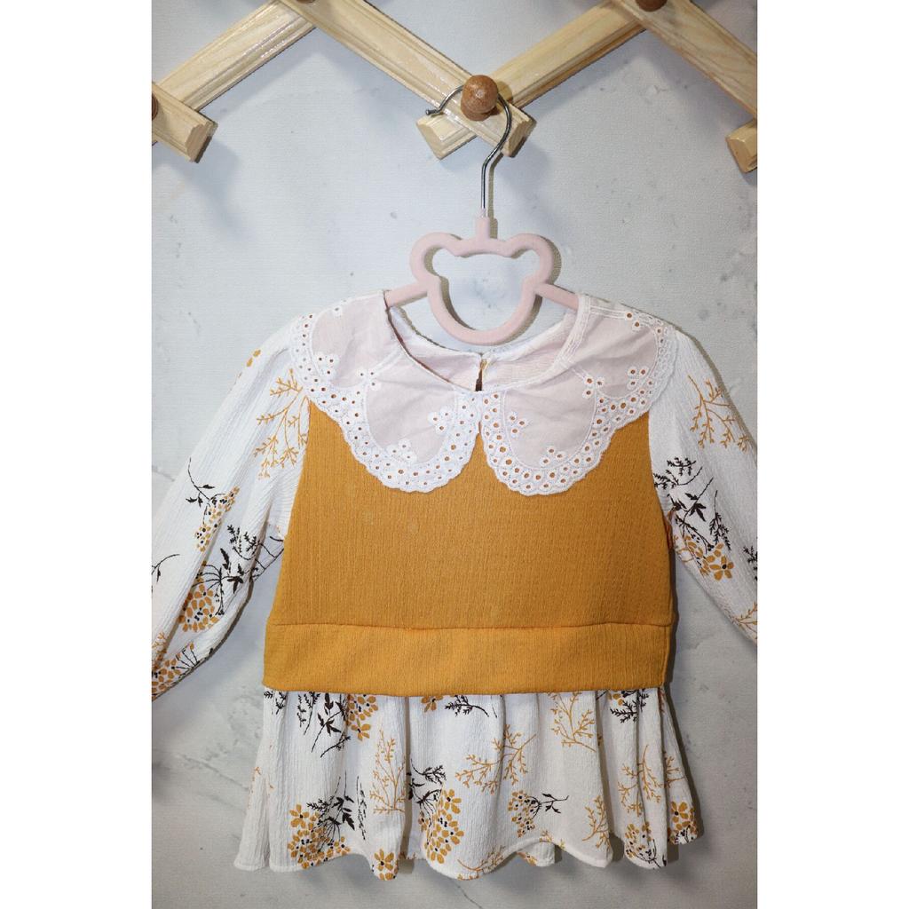 Стильный комплект для девочек - блузка с цветочным узором и современные брюки